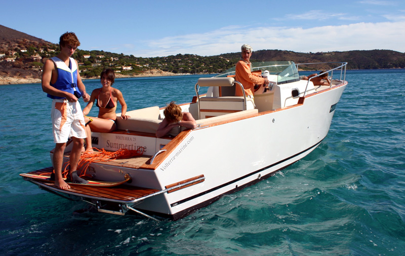 design bateau à moteur Volterra 25